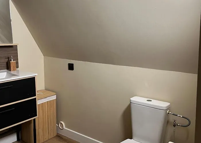 De Charmes Dans Le Centre De * Cherré